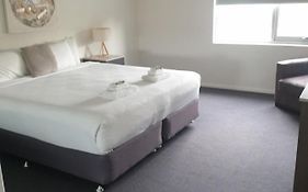 Carlton Suites